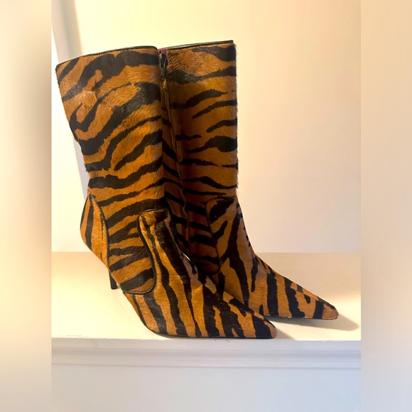 Animal print Steve Madden size 6 boots with 2 inch heel never worn, great style - Picture 2 of 6